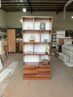 کتابخانه گالری چوب کرمی مدل B-ARYO دربدار